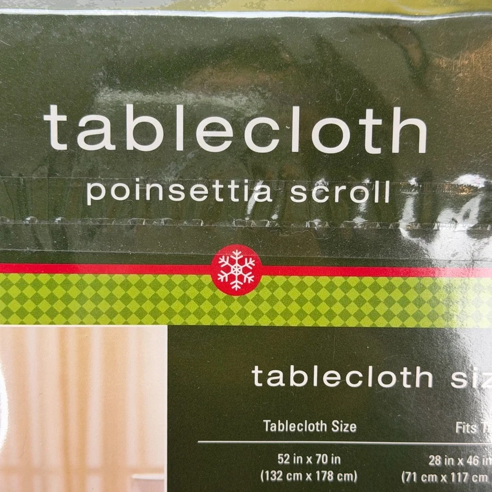 Bed Bath Beyond Poinsettia Scroll 70X90 Oval White Tablecloth &‎ 8 Ivory Napkins